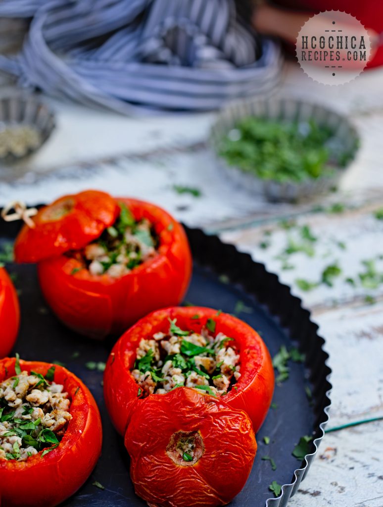 P2 hCG Diet Lunch/ Dinner Recipe - 190 calories: Mediterranean Baked Chicken Stuffed Tomatoes - hcgchicarecipes.com - protein + veggie meal