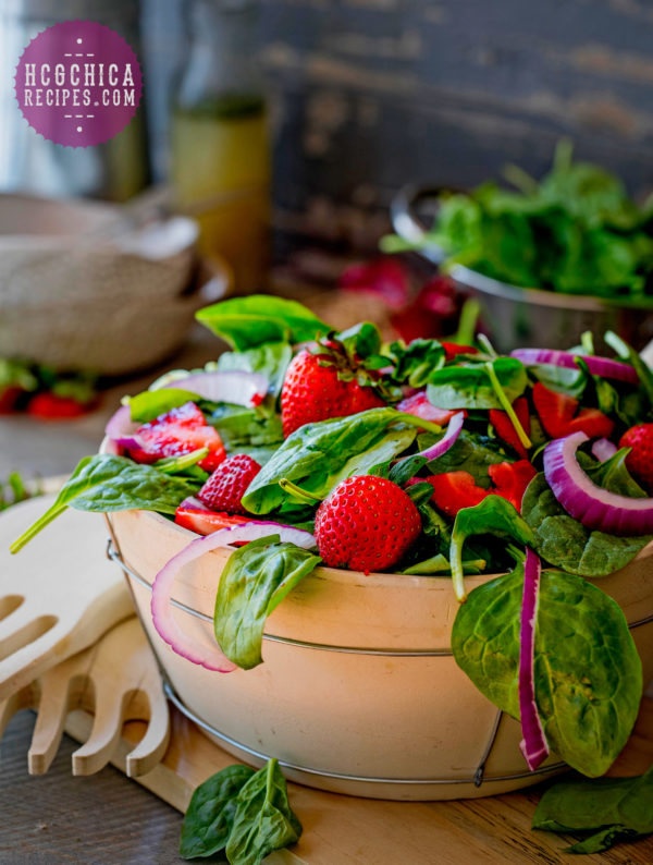 91 calories - P2 hCG Protocol Lunch Recipe: Strawberry Spinach Salad with Pickle Dressing - hcgchicarecipes.com - fruit+veggie meal